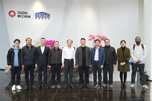 Skoler og bedrifter går sammen for å skape fremtiden | Visepresidenten for Quanzhou Information Engineering College besøkte Quangong Co., Ltd. for å utforske nye veier for integrering av industri, akademia og forskning