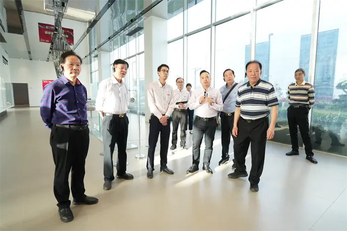 En delegasjon fra Quanzhou Federation of Enterprises and Entrepreneurs besøkte Quangong Machinery Co., Ltd.