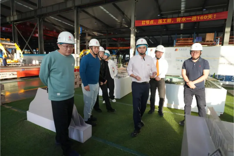 Nan'an Returned Overseas Students Association besøkte og utførte forskning ved Quangong Machinery Co., Ltd.