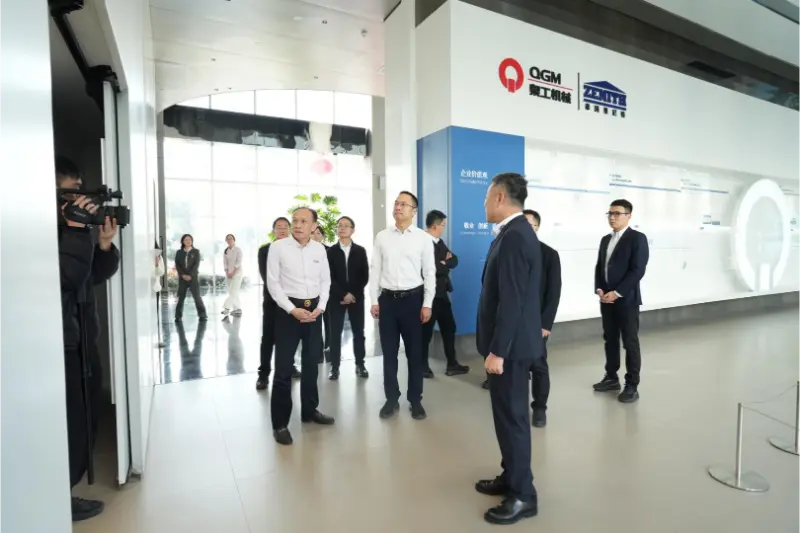 Regjeringen og bedriftene jobber sammen for å fremme utvikling; forskning på stedet varmer bedriftenes hjerter.