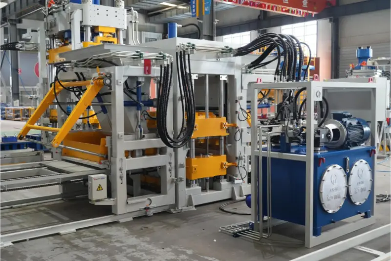 Styrke tegl- og flisindustrien gjennom intelligent produksjon: Zenith QT10-produksjonslinjen for murstein omformer landskapet med grønn produksjon.