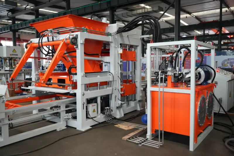 Smart og effektiv, øker kvalitet og produktivitet: Quangong Machinery Co., Ltd.s nye QT10-produksjonslinje for murstein gjør et sprut